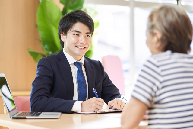 税理士任せ?確定申告の控除メインビジュアル